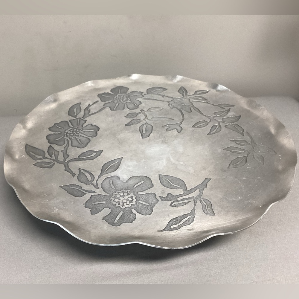 ⚫️ Vintage - Hammered Aluminum Serving Platter - Dogwood Floral Design - Unique - Picture 8 of 10